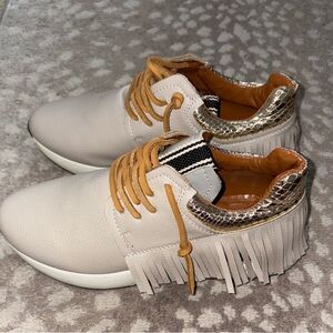 Shu shop women’s beige Pepa Fringed sneaker